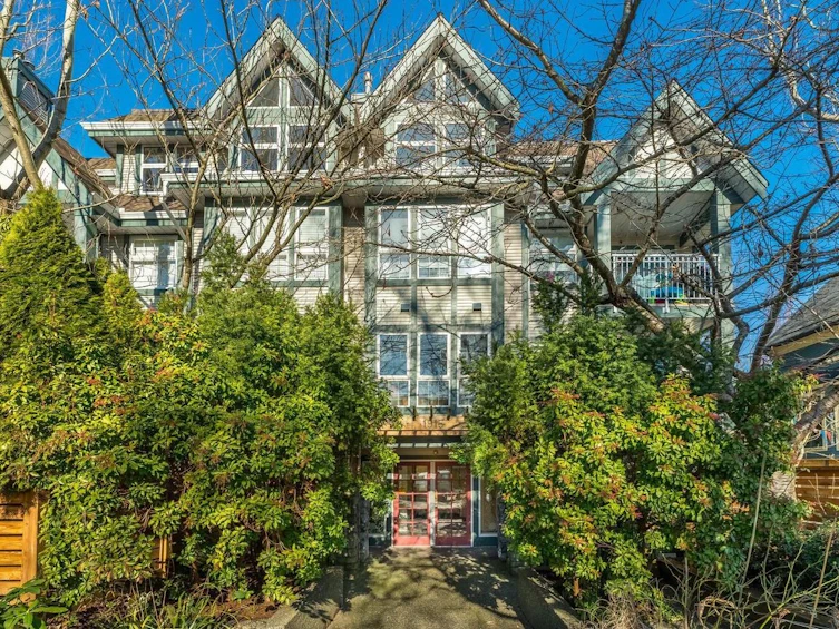 201-1915 E Georgia Street, Vancouver, BC, V5L 2B7 - 2