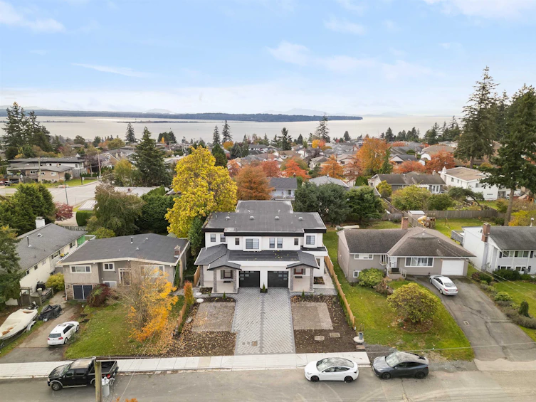 15570A Oxenham Avenue, Surrey, BC, V4B 2J3