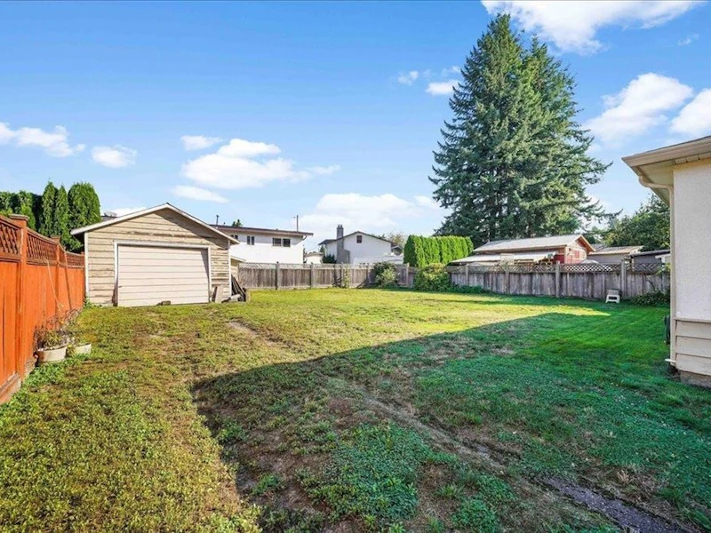 31951 Hillcrest Avenue, Mission BC V2V 1K8