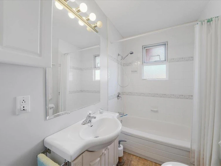 31951 Hillcrest Avenue, Mission, BC, V2V 1K8 - 2