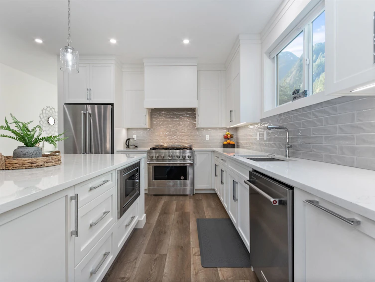 63711 Rosewood Avenue, Hope, BC, V0X 1L2 - 3