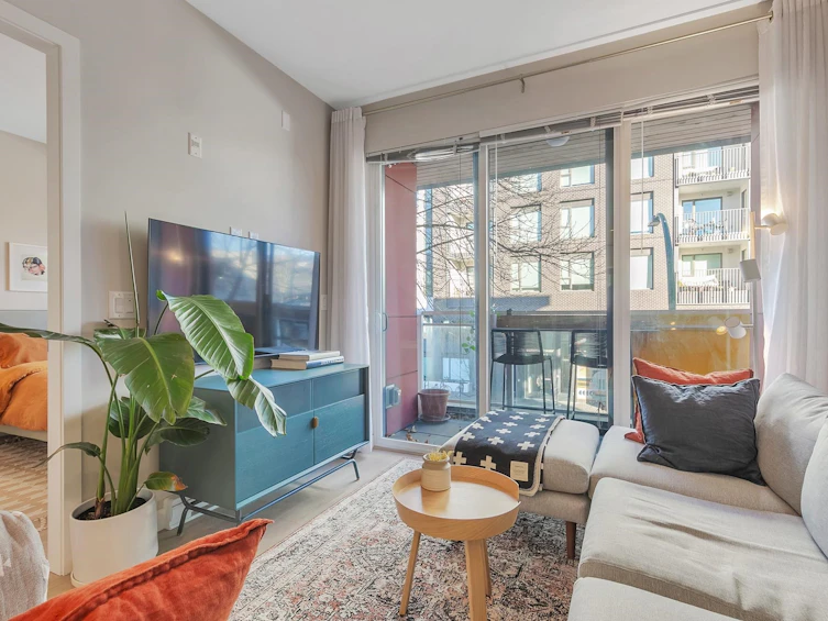 205-688 E 19th Avenue, Vancouver, BC, V5V 1K2 - 2