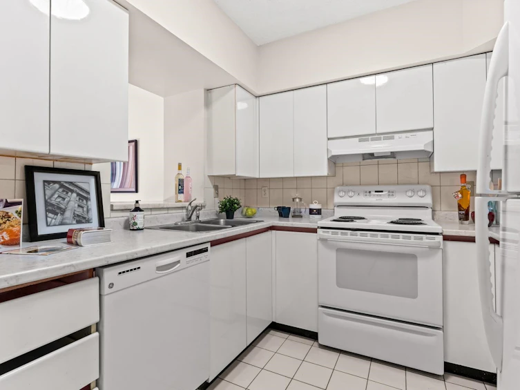 102-1771 Nelson Street, Vancouver, BC, V6G 1M6 - 5