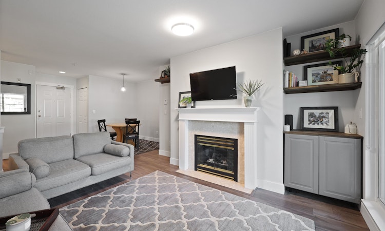 306-128 W 8th Street