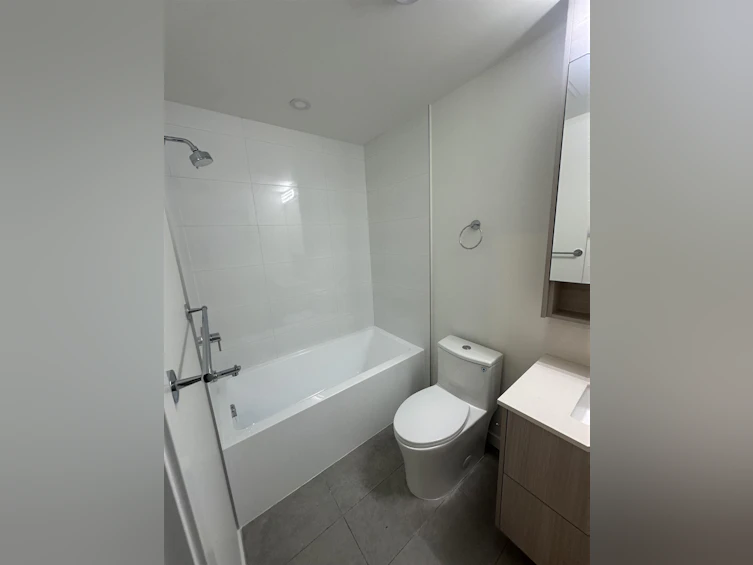 W304-10828 139a Street, Surrey, BC, V3R 0H3 - 6