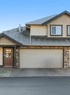 77 6449 Blackwood Lane