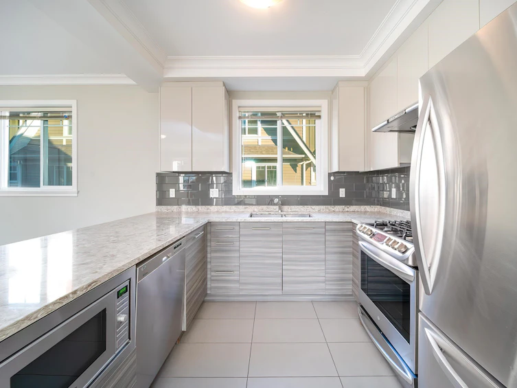 3-9000 General Currie Road, Richmond, BC, V6Y 1M4 - 3