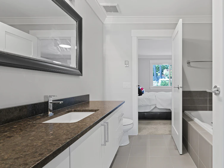 527 N Dollarton Highway, North Vancouver, BC, V7G 1N3 - 33