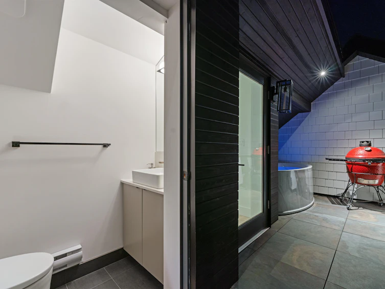 2028 E 4th Avenue, Vancouver, BC, V5N 1K4 - 13