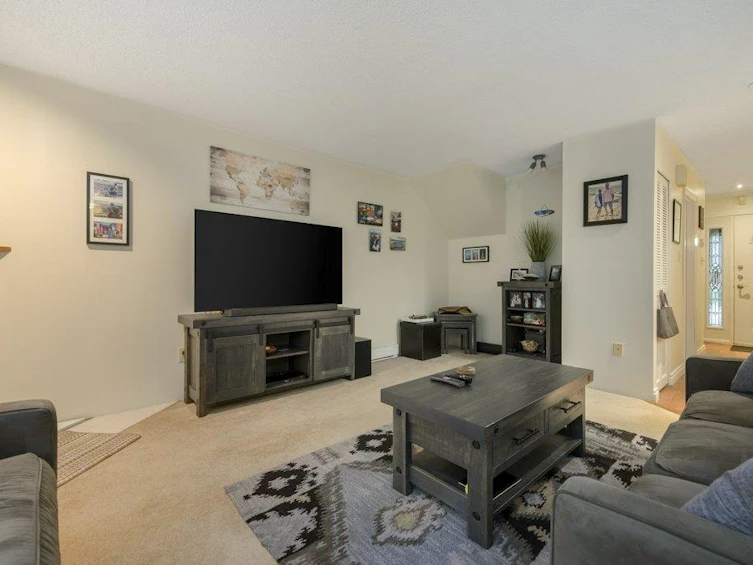 9813 Belfriar Drive, Burnaby, BC, V3N 4N1 - 3