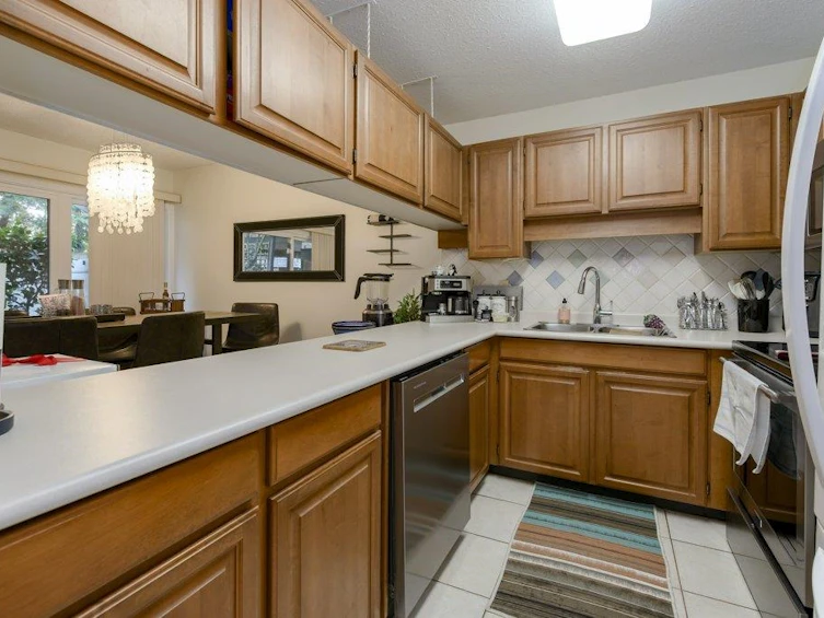 9813 Belfriar Drive, Burnaby, BC, V3N 4N1 - 8