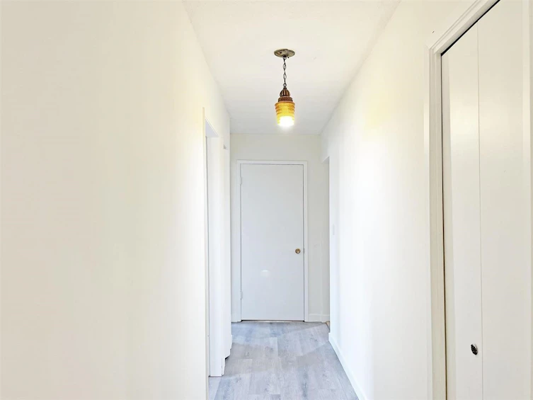 5854 Burns Place, Burnaby, BC, V5H 1X1 - 5