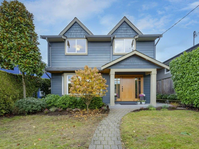 424 W 15th Street, North Vancouver BC V7M 1S6