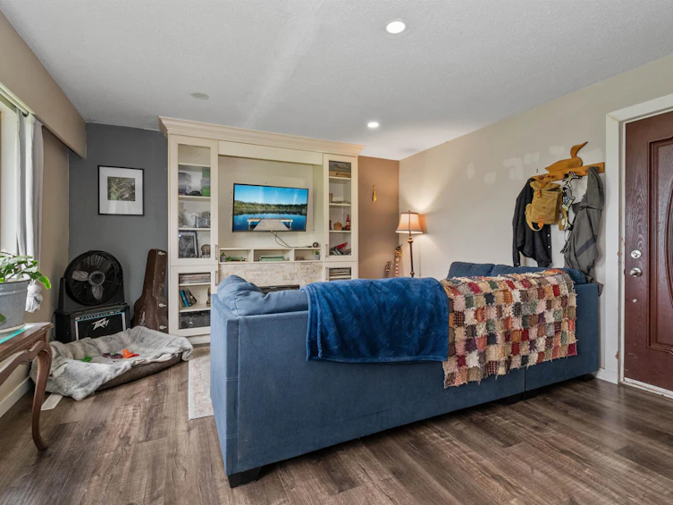 5825 Jinkerson Road, Chilliwack, BC, V2R 0C8 - 5