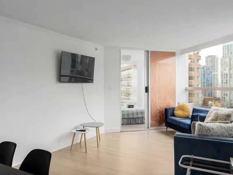 901 - 1050 Burrard Street, Vancouver BC V6Z 2S3
