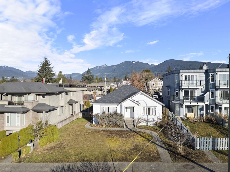 328 W 13th Street, North Vancouver BC
