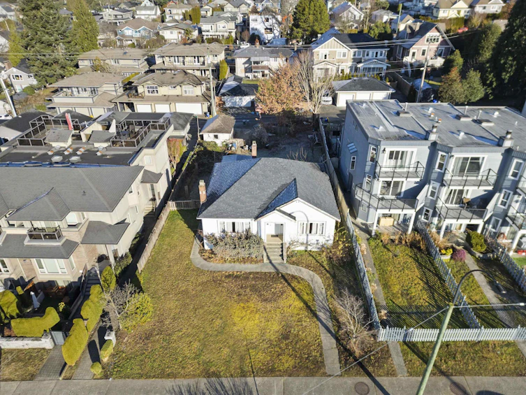 328 W 13th Street, North Vancouver, BC, V7M 1N8 - 2