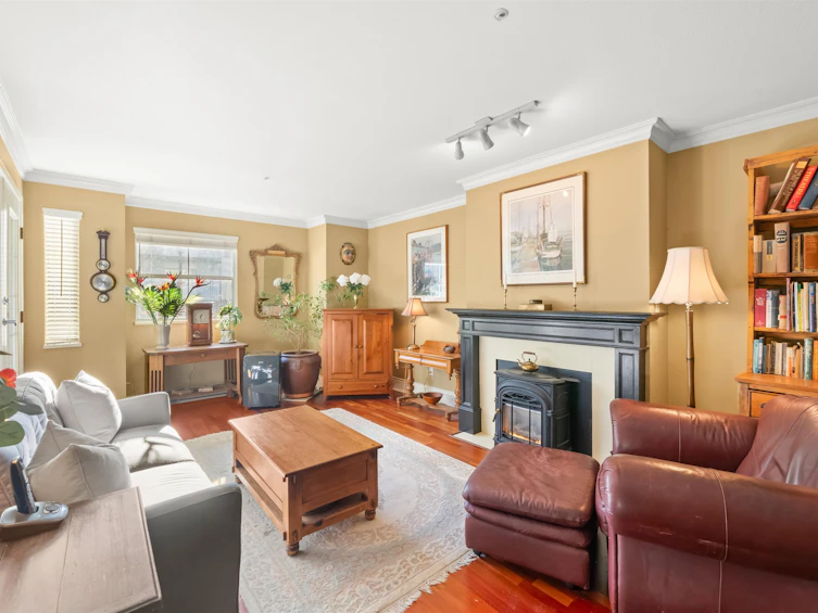 206-4390 Gallant Avenue, North Vancouver, BC, V7G 1L2 - 6