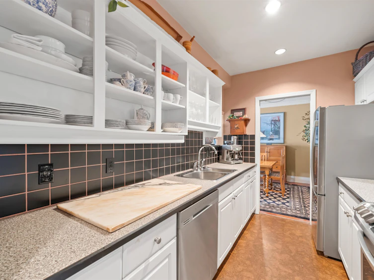206-4390 Gallant Avenue, North Vancouver, BC, V7G 1L2 - 10