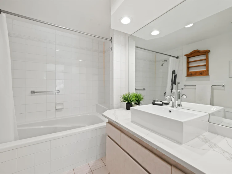 206-4390 Gallant Avenue, North Vancouver, BC, V7G 1L2 - 15