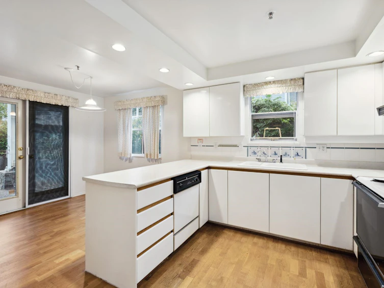 101-3377 Capilano Crescent, North Vancouver, BC, V7R 4W7 - 14