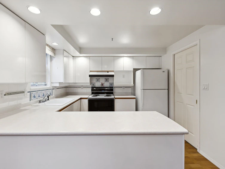 101-3377 Capilano Crescent, North Vancouver, BC, V7R 4W7 - 17