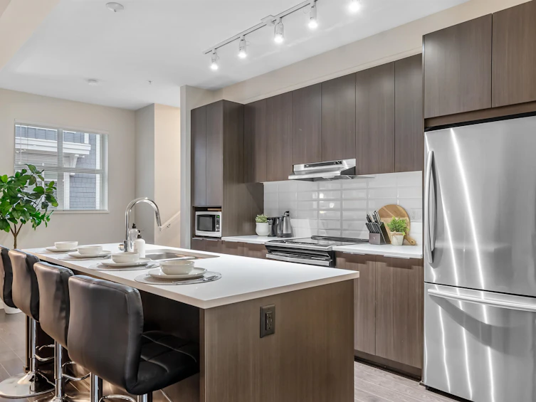 802-11295 Pazarena Place, Maple Ridge, BC, V2X 4K9 - 4