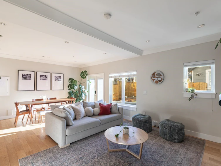 526 E 10th Avenue, Vancouver, BC, V5T 2A4 - 2