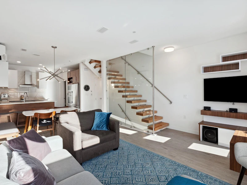 2 - 720 E 3rd Street, North Vancouver BC