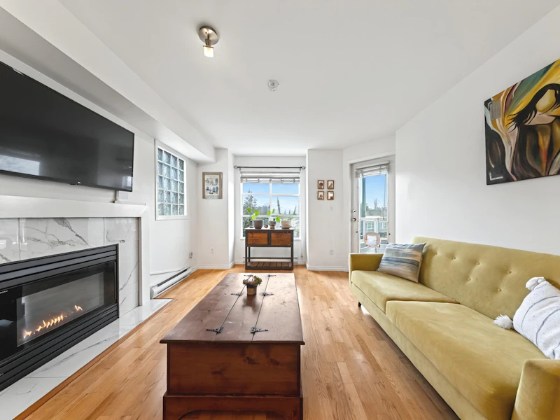 302 - 1481 E 4th Avenue, Vancouver BC V5N 1J6