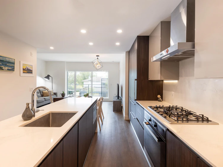 202-477 W 59th Avenue, Vancouver, BC, V5X 1X4 - 4