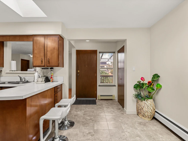4651 W 16th Avenue, Vancouver, BC, V6R 3E9 - 13