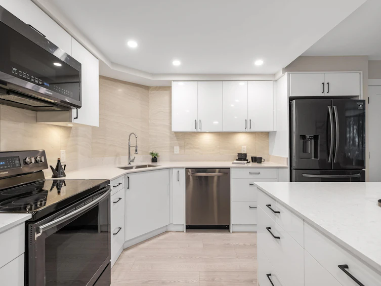 304-1480 Foster Street, Surrey, BC, V4B 3X7
