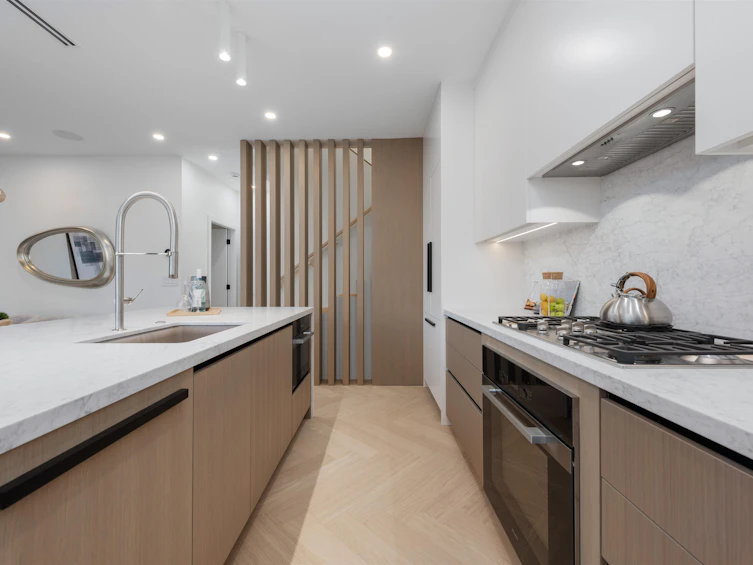 1-280 E 32 Avenue, Vancouver, BC, V5V 2Y3 - 5