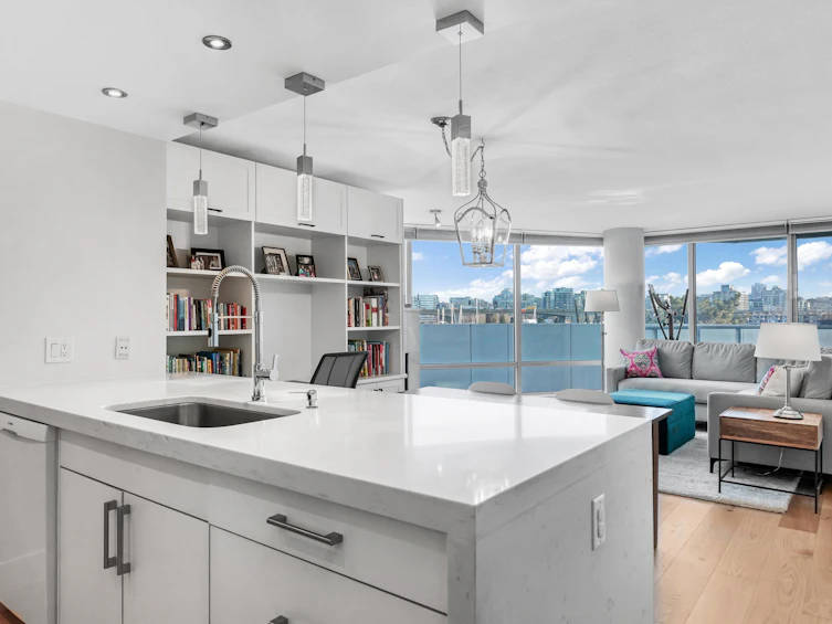 305-1201 Marinaside Crescent, Vancouver, BC, V6Z 2V2 - 3