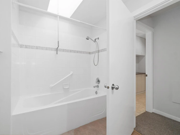 401-4272 Albert Street, Burnaby, BC, V5C 2E8 - 16