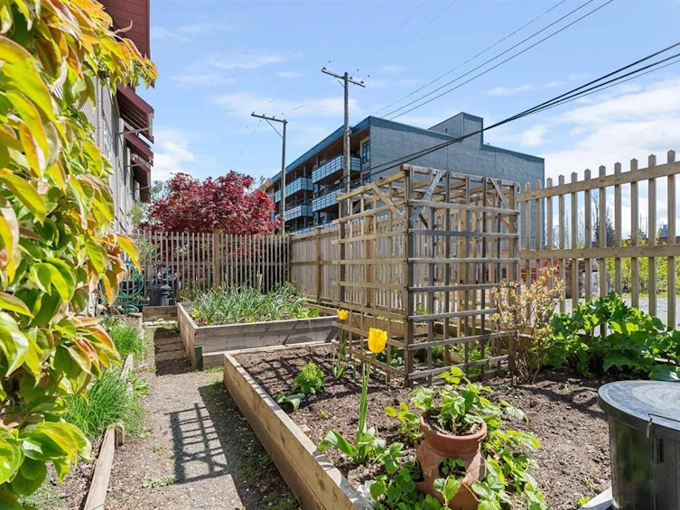 401-4272 Albert Street, Burnaby, BC, V5C 2E8 - 32
