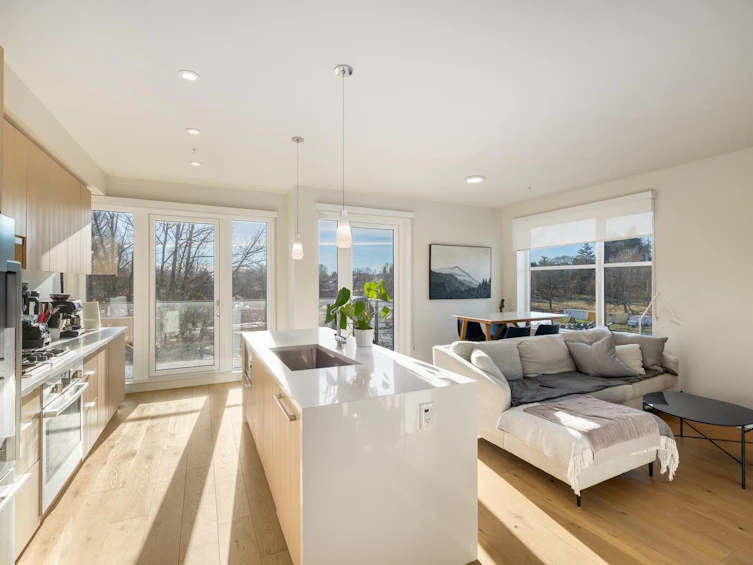 401-108 E 35th Avenue, Vancouver, BC, V5W 1A6 - 4