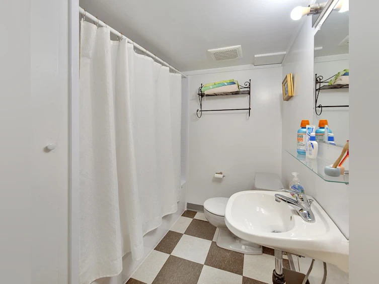1595 E 13th Avenue, Vancouver, BC, V5N 2B7 - 24