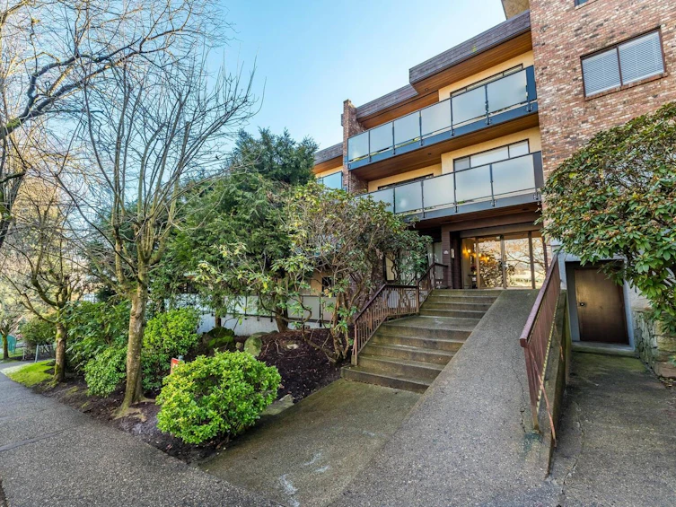 304-930 E 7th Avenue, Vancouver, BC, V5T 1P6 - 2