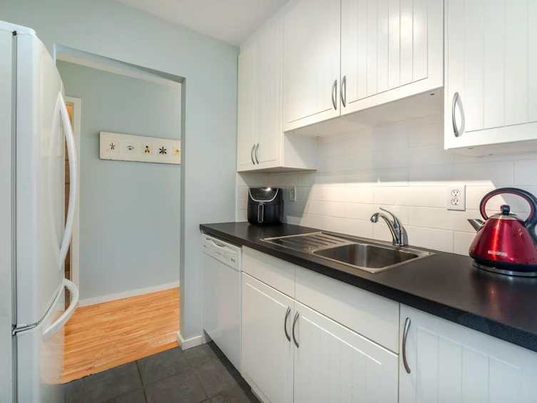 304-930 E 7th Avenue, Vancouver, BC, V5T 1P6 - 6
