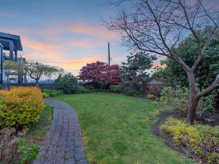 125 N Glynde Avenue, Burnaby, BC, V5B 1G8 - 33