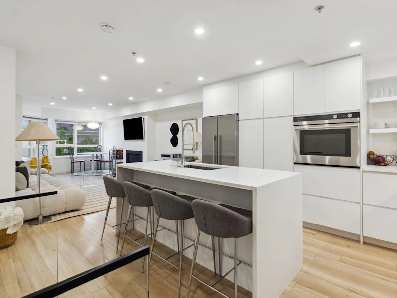 205 - 1707 Charles Street, Vancouver BC V5L 2T6