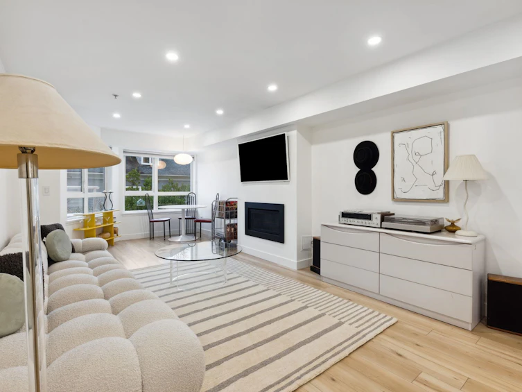 205-1707 Charles Street, Vancouver, BC, V5L 2T6 - 2
