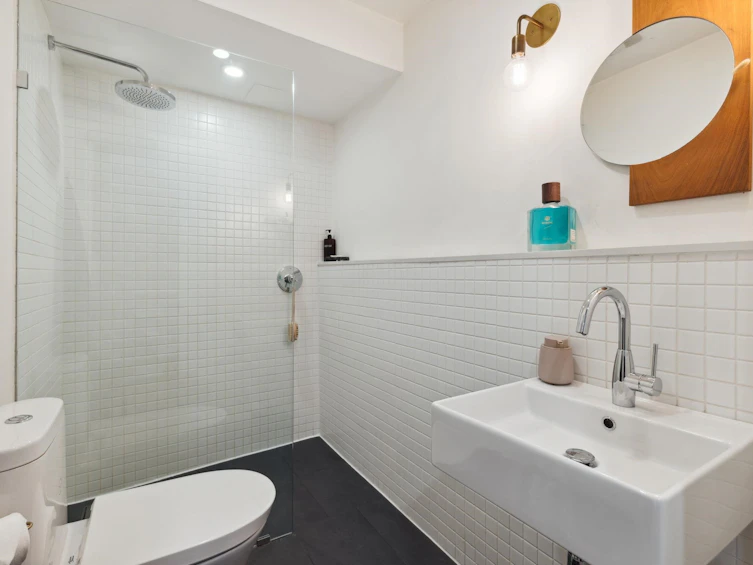 205-1707 Charles Street, Vancouver, BC, V5L 2T6 - 17