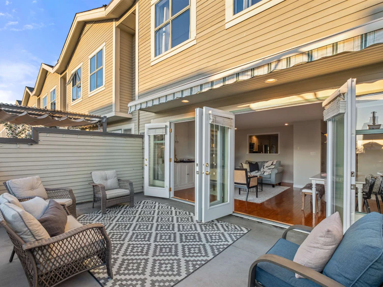 3-229 E 8th Street, North Vancouver, BC, V7L 1Y9 - 2
