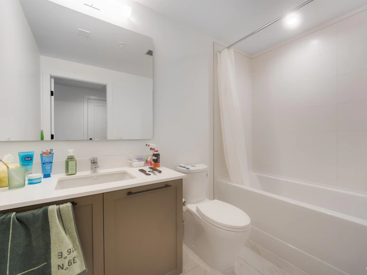 208-8750 University Crescent, Burnaby, BC, V5A 0G9 - 9
