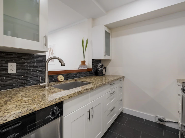 206-1265 W 11th Avenue, Vancouver, BC, V6H 1K6 - 9