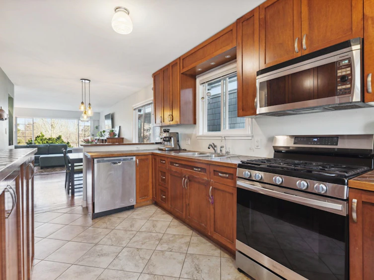 3365 Victoria Drive, Vancouver, BC, V5N 4M3 - 3