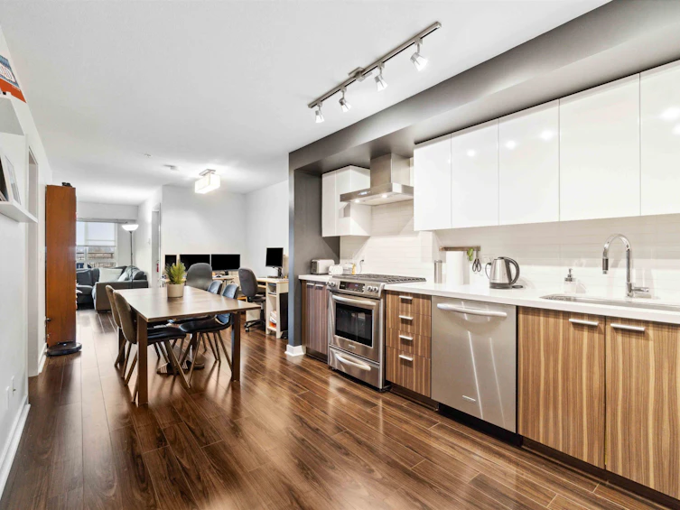 205-2888 E 2nd Avenue, Vancouver, BC, V5M 0B9 - 2